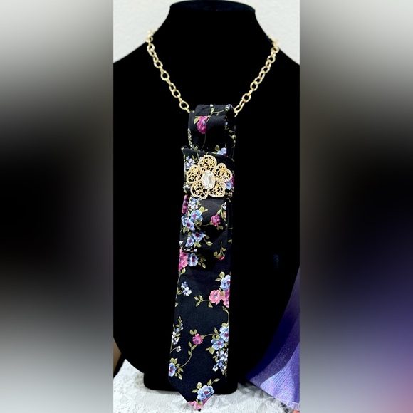 Jewelry - Floral Tie Necklace